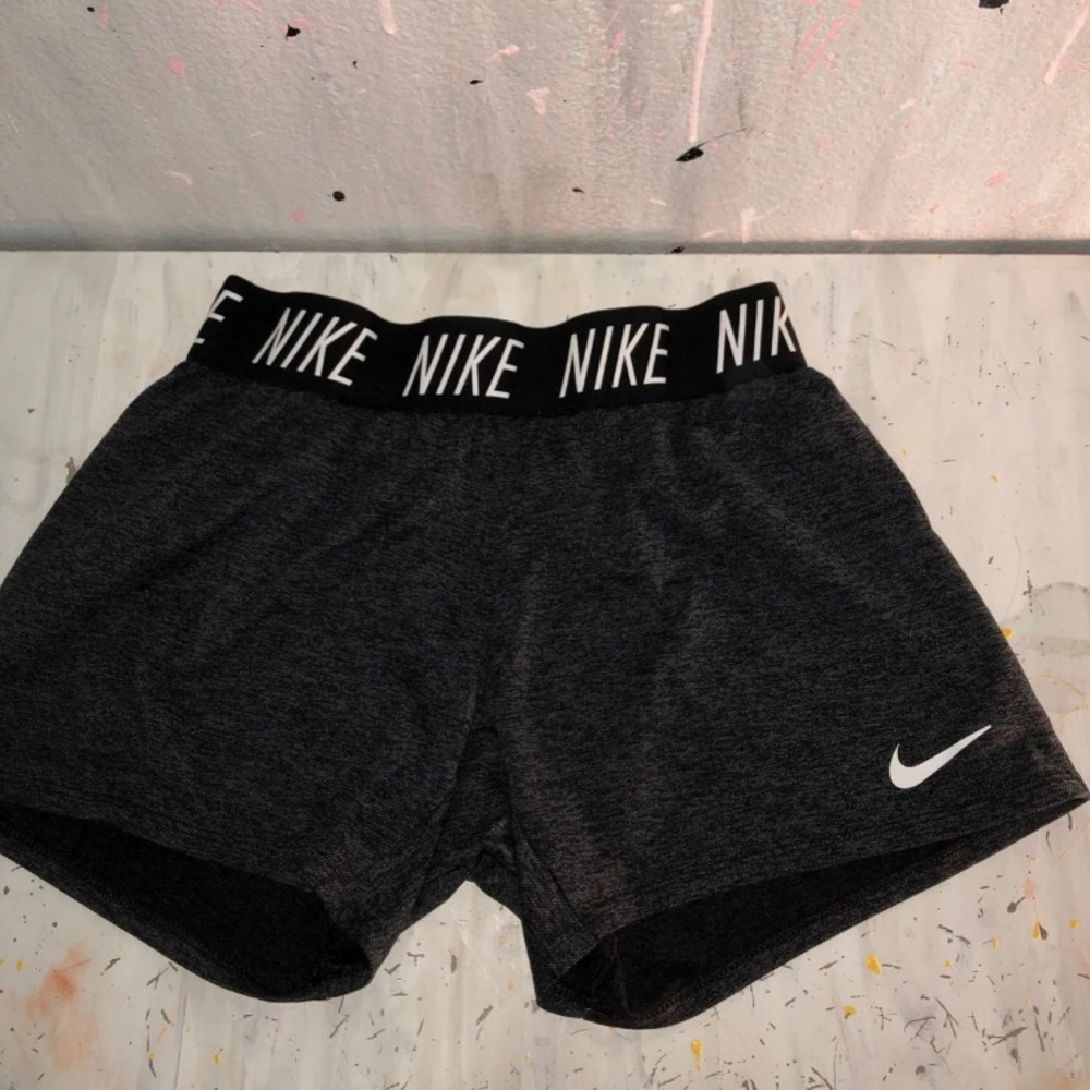 kids L black nike shorts